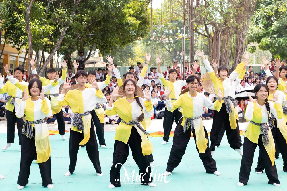 Thầy trò Trường THPT Trung Phú ‘mở tiệc’ kỷ niệm ngày đặc biệt của tháng thanh niên- Ảnh 9.