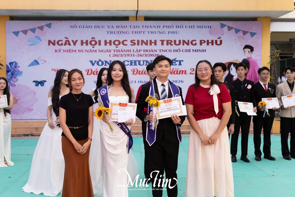 Thầy trò Trường THPT Trung Phú ‘mở tiệc’ kỷ niệm ngày đặc biệt của tháng thanh niên- Ảnh 24.