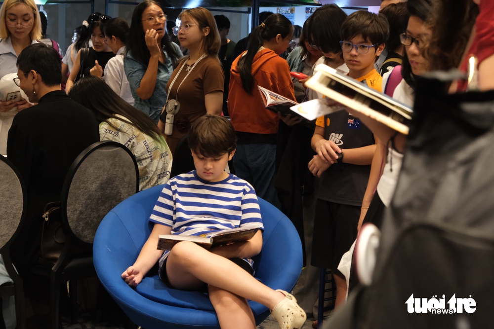 Francophone Comics Festival brings joyful reading to kids, adults in Ho Chi Minh City- Ảnh 1.
