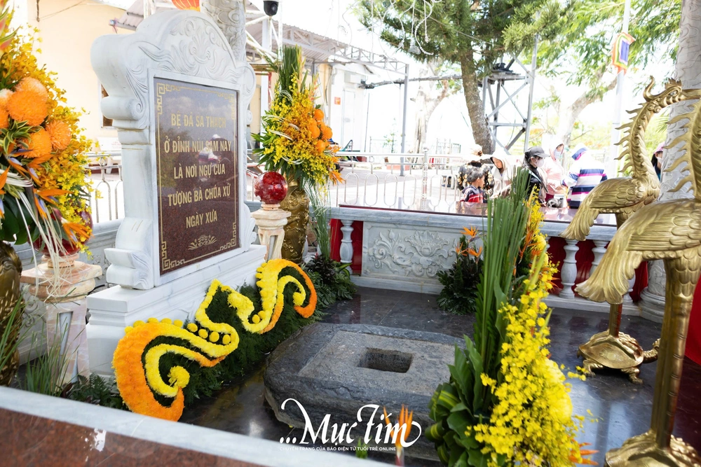 Náo nức lễ hội Vía Bà Chúa Xứ núi Sam đầu tiên sau khi được UNESCO ghi danh- Ảnh 3. Náo nức lễ hội Vía Bà Chúa Xứ núi Sam đầu tiên sau khi được UNESCO ghi danh- Ảnh 3.