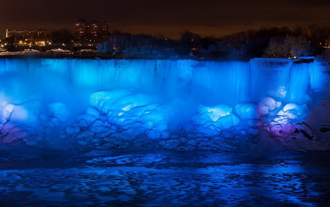 Du khách ngắm thác Niagara trong băng giá - Ảnh 12.