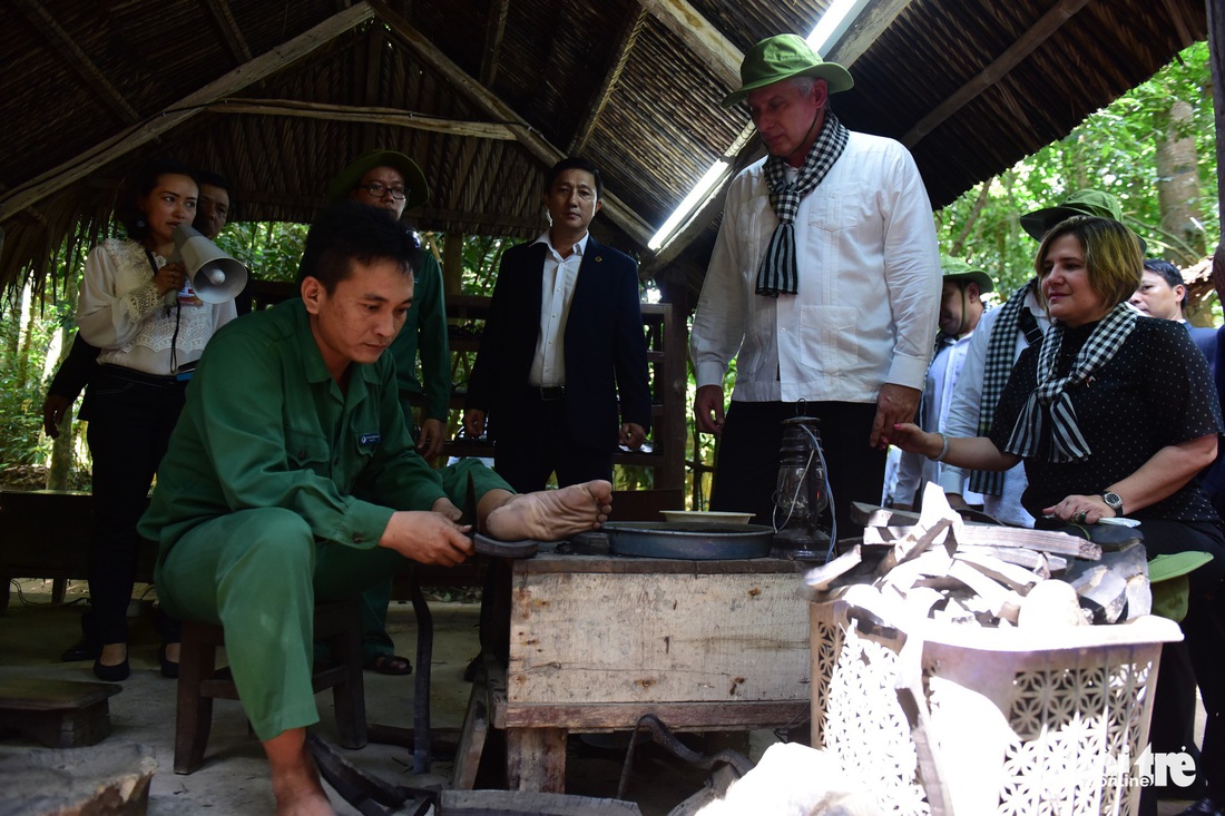 Chủ tịch Cuba cùng phu nhân tham quan địa đạo Củ Chi - Ảnh 12.