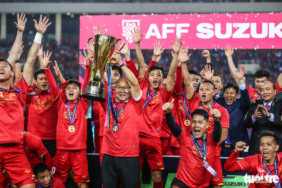 Những khoảnh khắc lịch sử của ĐT Việt Nam tại AFF cup 2018 - Ảnh 6.