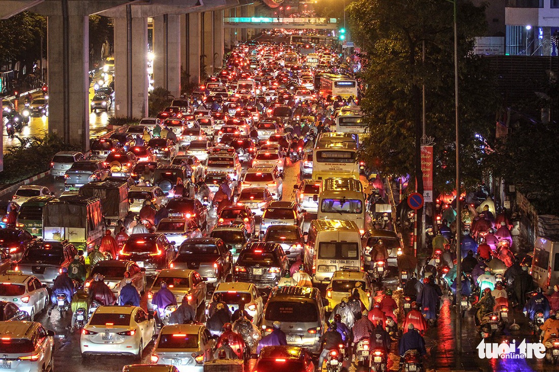 Đường Hà Nội tê liệt trong ngày làm việc cuối cùng năm 2018 - Ảnh 2. Đường Hà Nội tê liệt trong ngày làm việc cuối cùng năm 2018 - Ảnh 2.