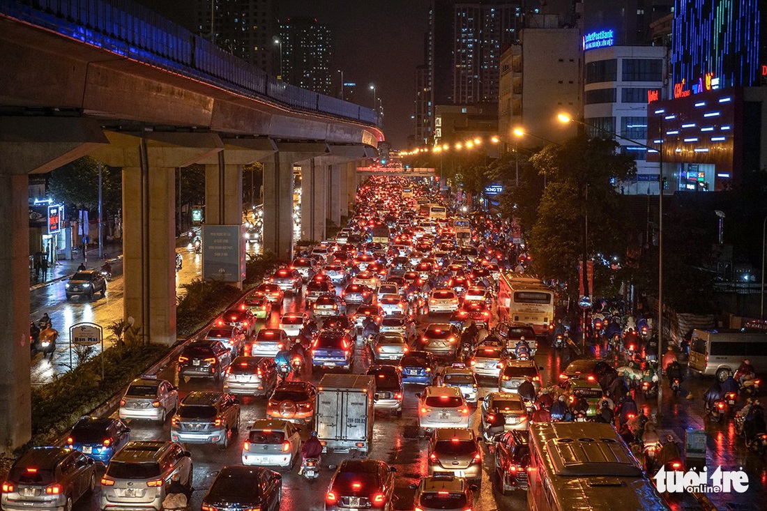 Đường Hà Nội tê liệt trong ngày làm việc cuối cùng năm 2018 - Ảnh 6. Đường Hà Nội tê liệt trong ngày làm việc cuối cùng năm 2018 - Ảnh 6.