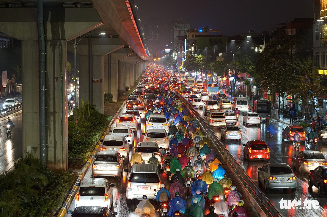 Đường Hà Nội tê liệt trong ngày làm việc cuối cùng năm 2018 - Ảnh 8. Đường Hà Nội tê liệt trong ngày làm việc cuối cùng năm 2018 - Ảnh 8.