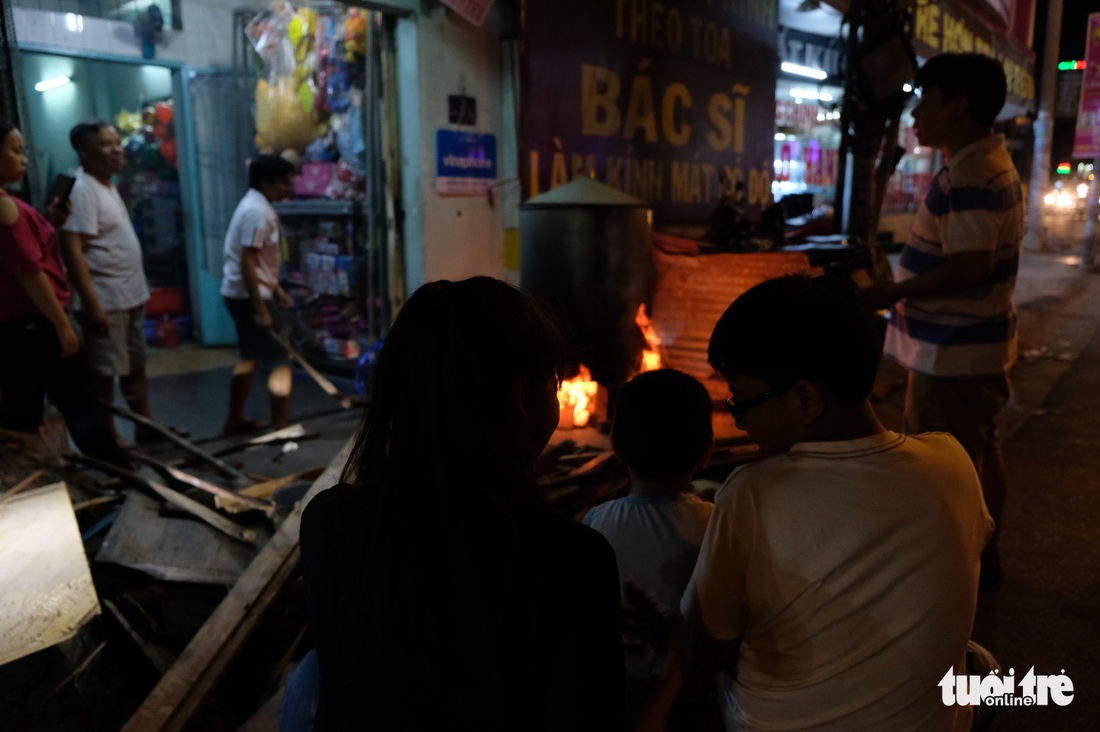 Nồi bánh chưng có vị tình thân của người Sài Gòn - Ảnh 9.