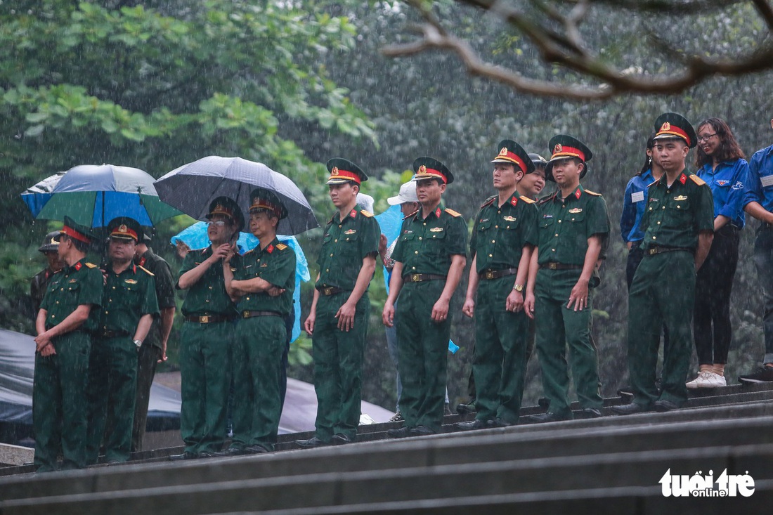 Thủ tướng cùng hàng vạn người dân dâng hương giỗ Tổ tại đền Hùng - Ảnh 16.