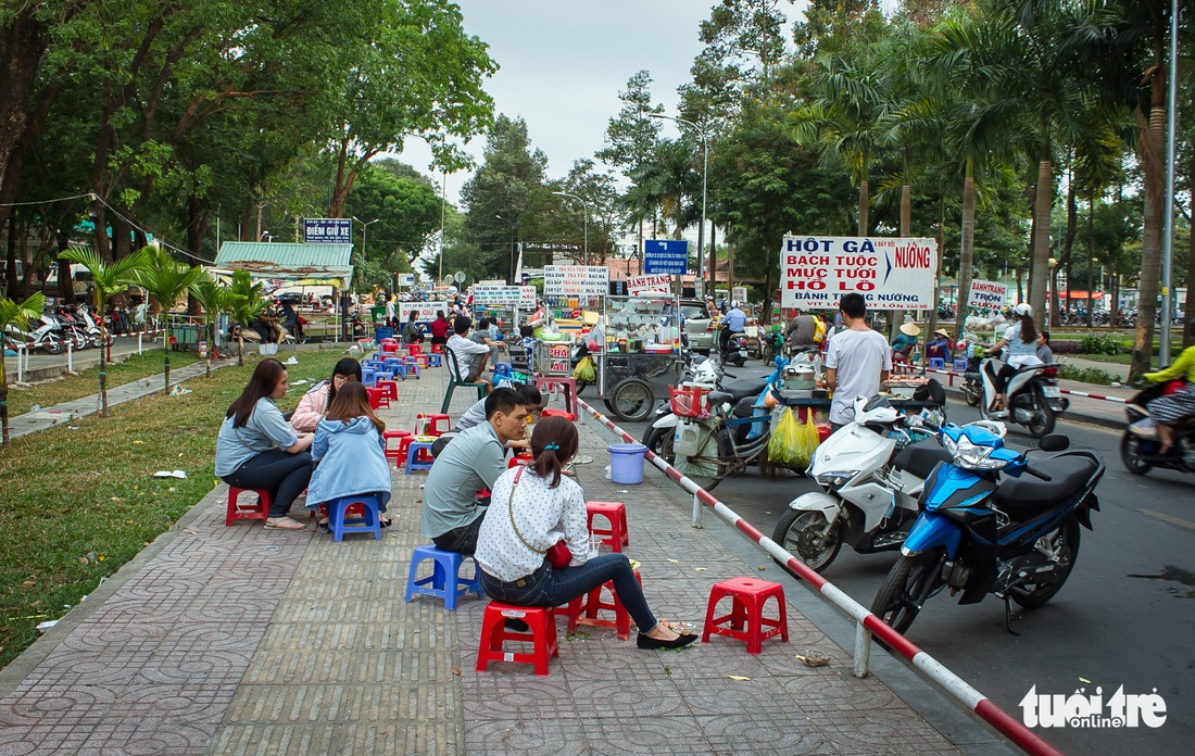 Những hình ảnh không tưởng ở công viên của TP.HCM - Ảnh 8.