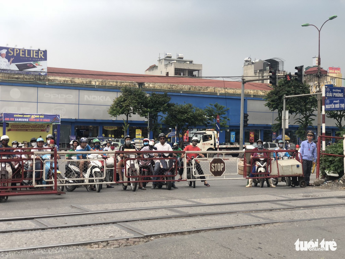 Nghề gác chắn tàu: Phận làm dâu ngàn họ - Ảnh 6.