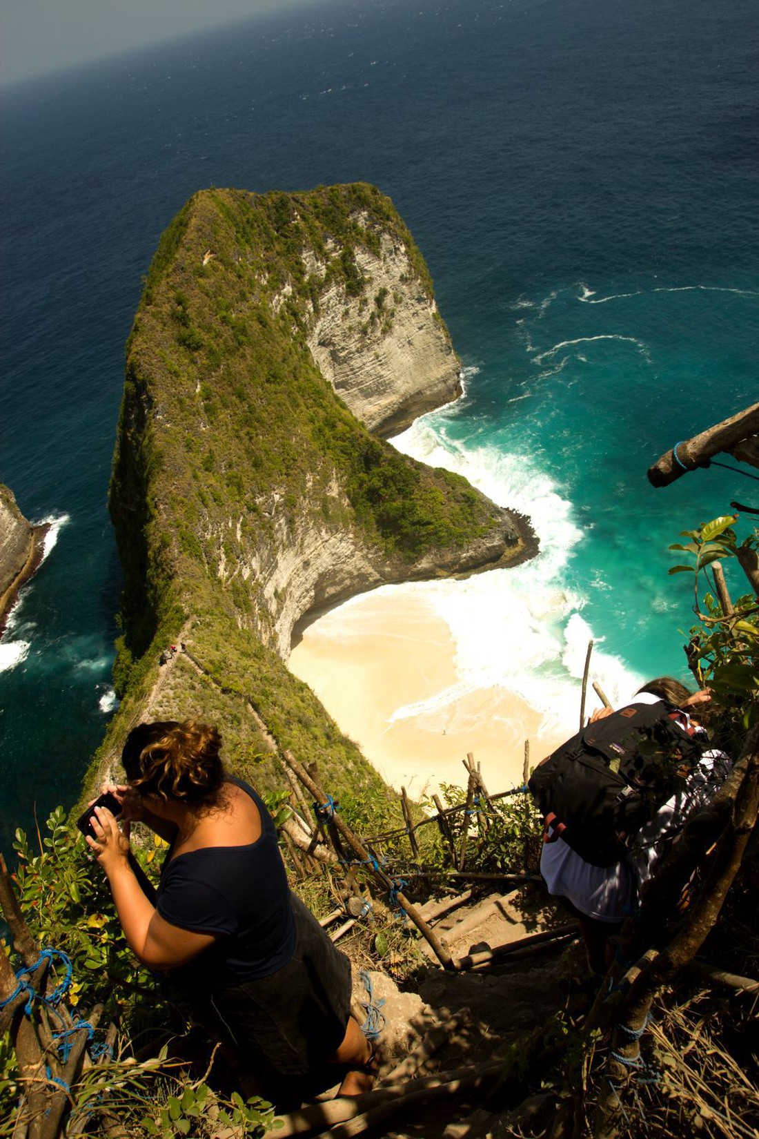 Tới Nusa Penida trèo lên lưng khủng long - Ảnh 7.