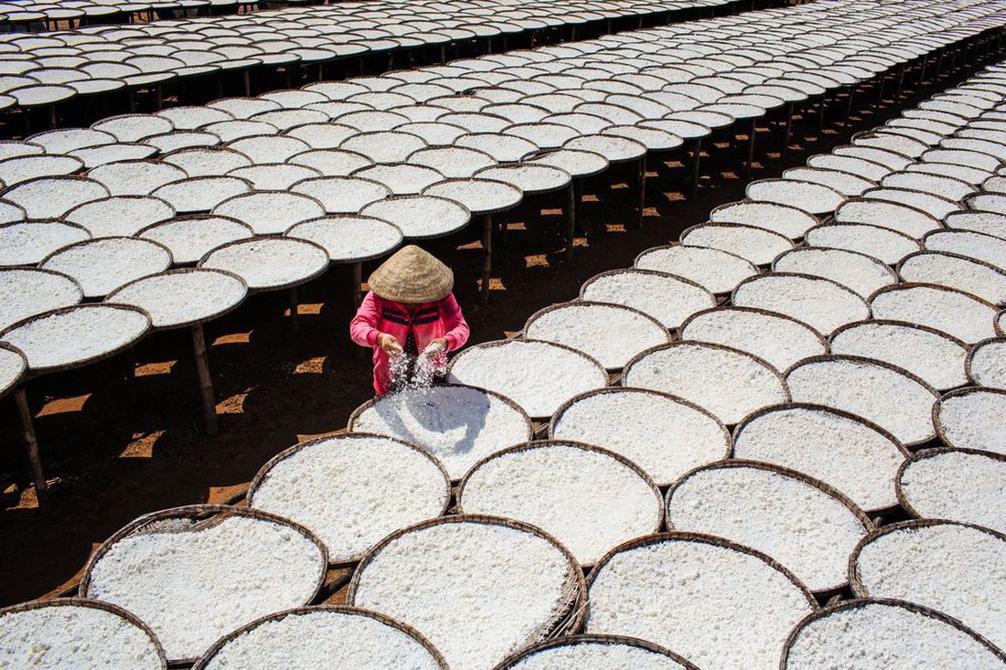 Ảnh ngoại đan nón lá lên National Geographic - Ảnh 7.