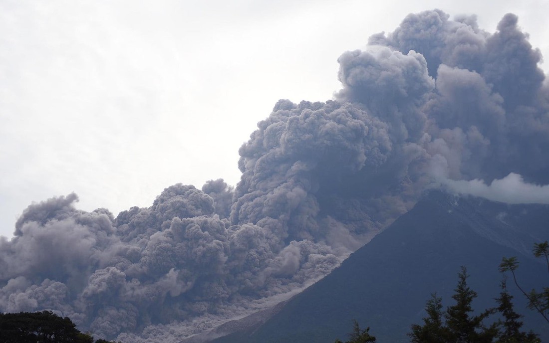 Hình ảnh tang thương khi núi lửa phun giết hàng chục người ở Guatemala - Ảnh 2.