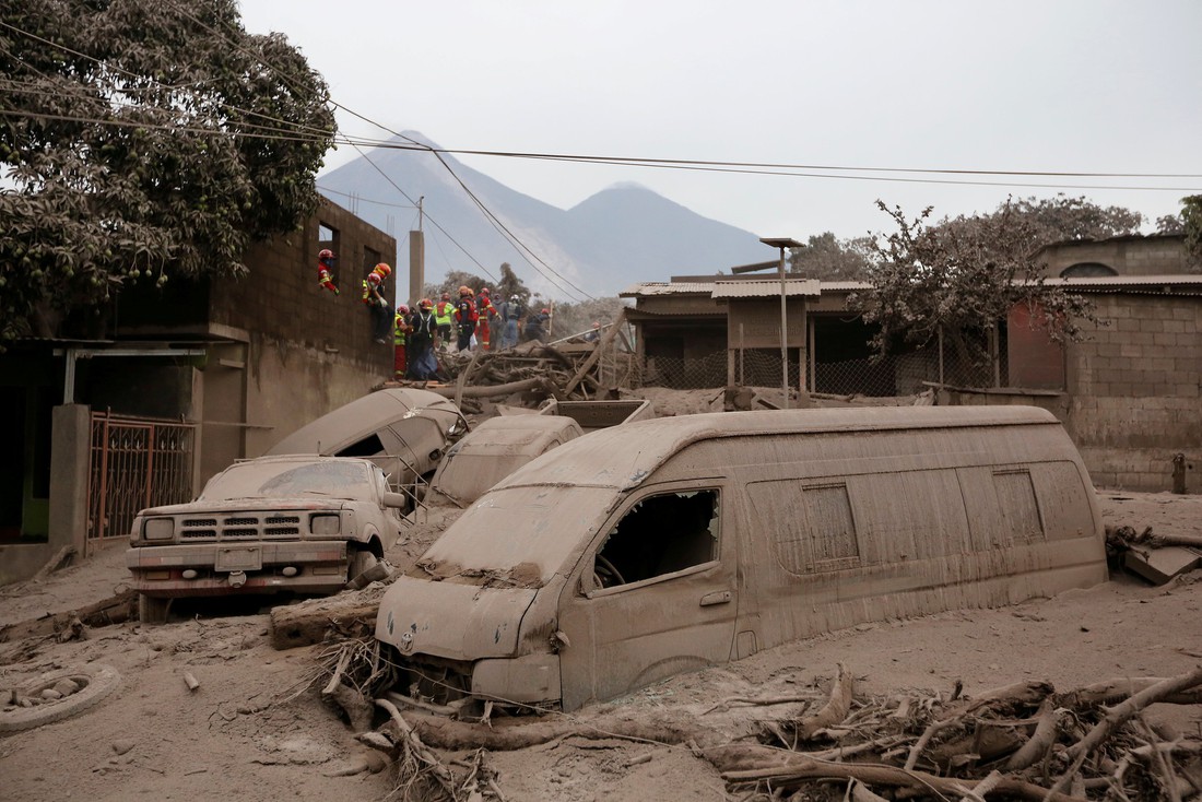 Tro bụi núi lửa xóa đi sự sống ở Guatemala - Ảnh 7.