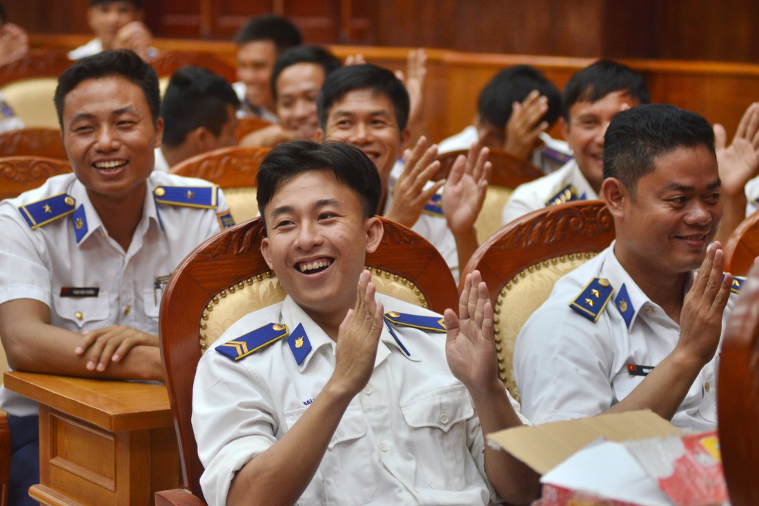 Mùa xuân biển đảo 2018 đến với vùng Cảnh sát biển 4 - Ảnh 10.