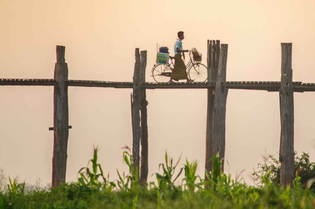 Đi Mandalay ngắm hoàng hôn ở cầu U Bein - Ảnh 8.