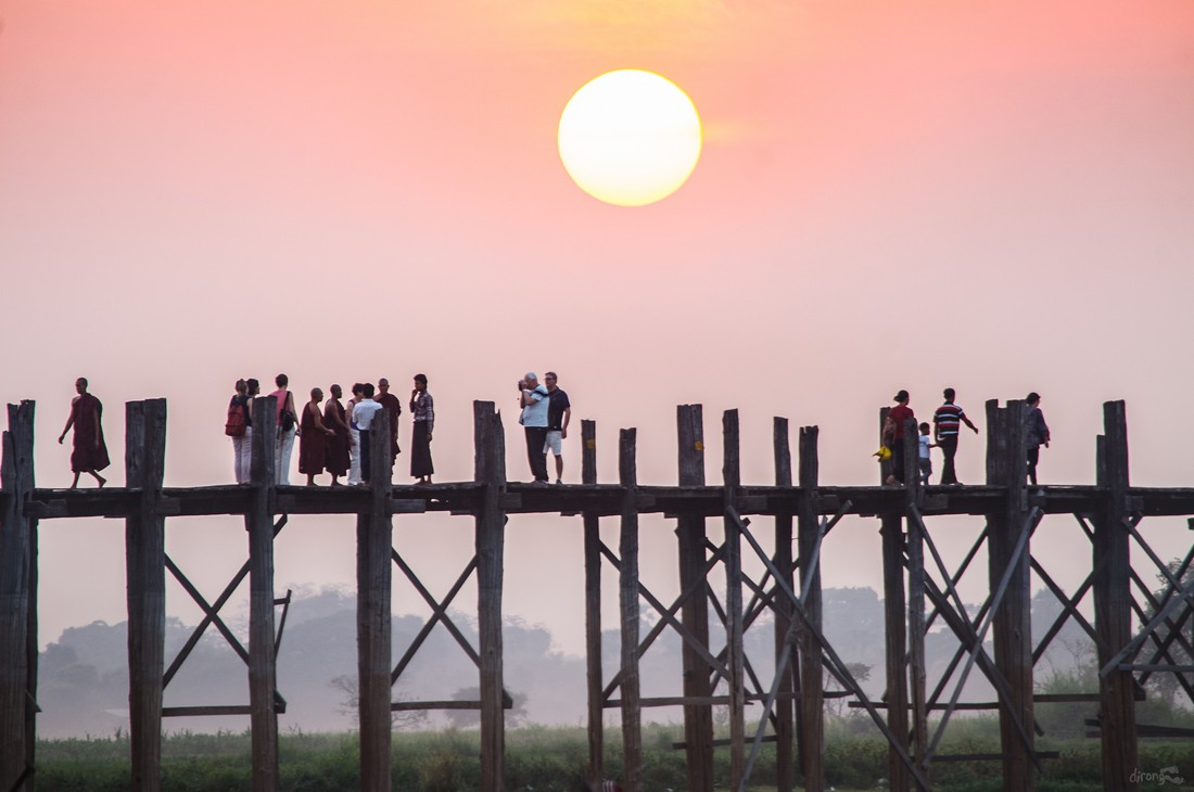 Đi Mandalay ngắm hoàng hôn ở cầu U Bein - Ảnh 1.