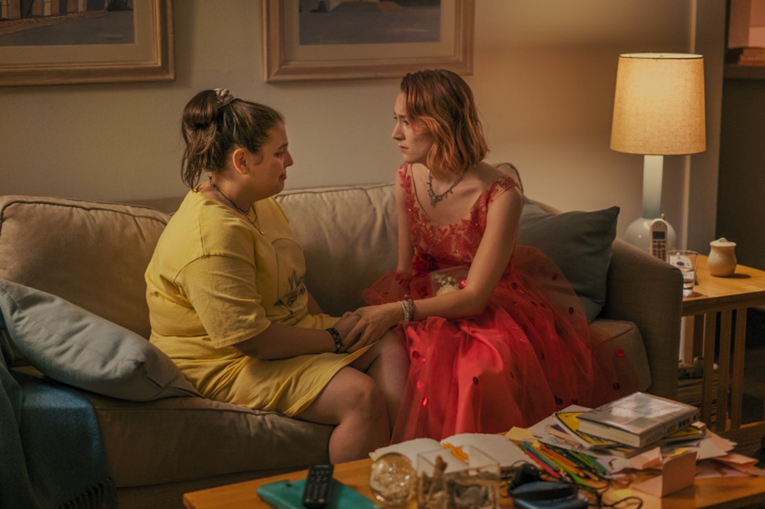 Lady Bird: rung động, nổi loạn và hoài bão của một cô gái - Ảnh 3.