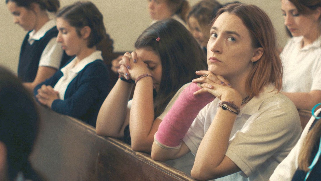 Lady Bird: rung động, nổi loạn và hoài bão của một cô gái - Ảnh 10.