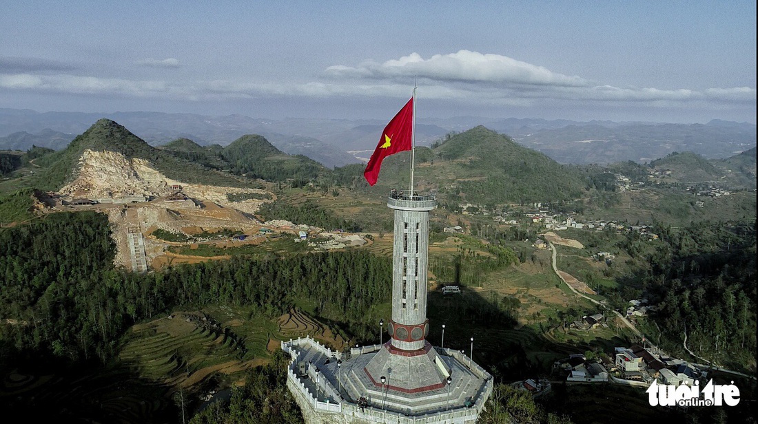 Bên trong công trình phá núi xây chùa hoành tráng ở Lũng Cú - Ảnh 1.