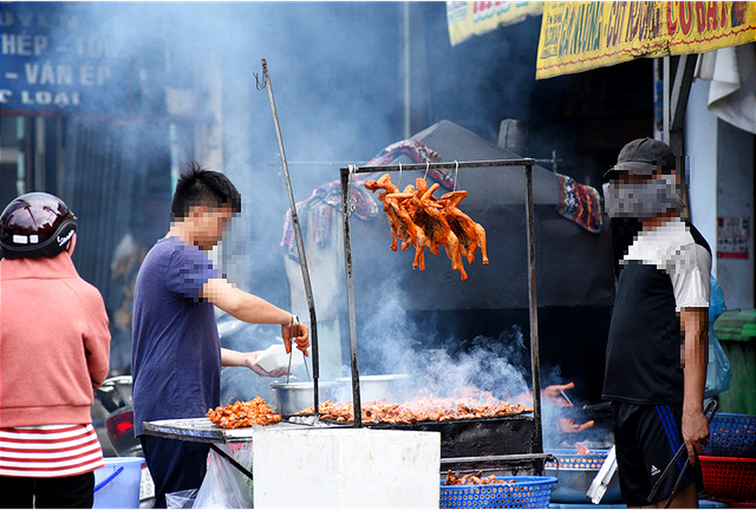 Ô nhiễm khói bụi từ quán nướng, xe cộ, công trình xây dựng... bủa vây TP.HCM - Ảnh 7.