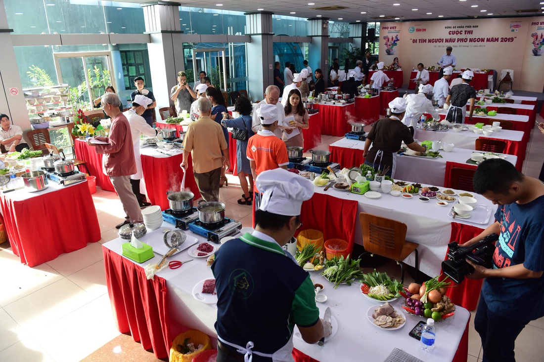 Cao thủ tranh hùng, xuất lộ tuyệt chiêu, bí kíp nấu phở ngon - Ảnh 1.