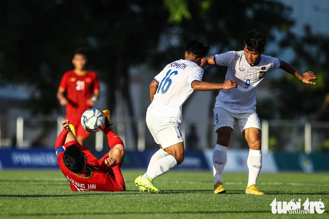 Chùm ảnh U22 Lào thua đậm trước U22 Việt Nam trong nắng chiều Binan - Ảnh 8.