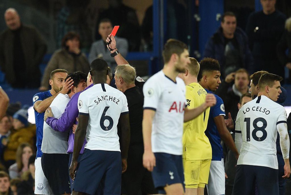 Son Heung Min khóc nức nở sau cú vào bóng khiến cầu thủ Everton gãy chân - Ảnh 10.