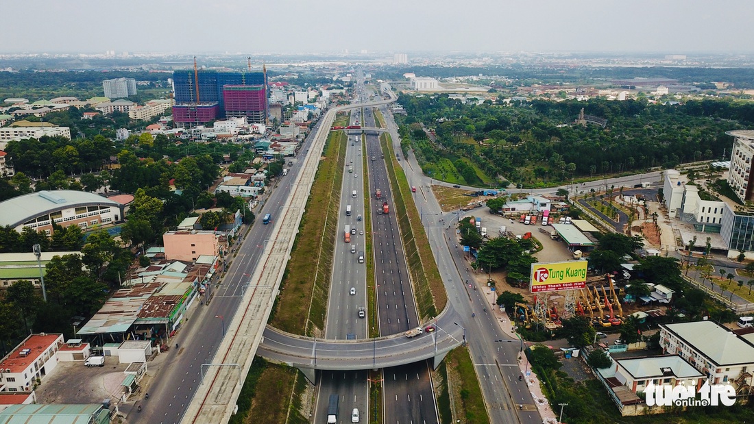 Chính thức thông xe nút giao Đại học Quốc gia, dân bớt nỗi lo kẹt xe - Ảnh 7.