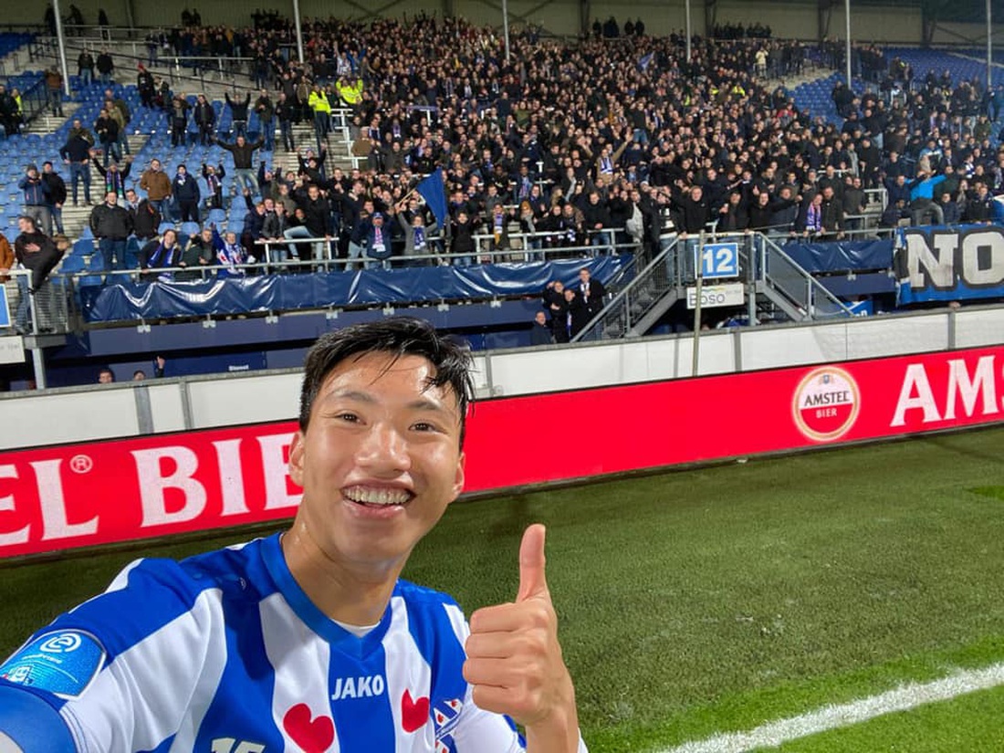 Văn Hậu hòa niềm vui cùng CĐV Hà Lan sau chiến thắng của Heerenveen - Ảnh 6.