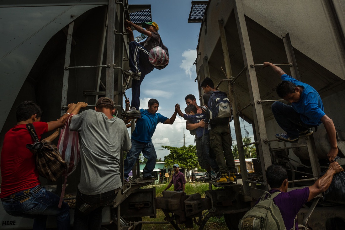 Một thập kỷ biến động và đầy ám ảnh qua những bức ảnh của The New York Times - Ảnh 24.