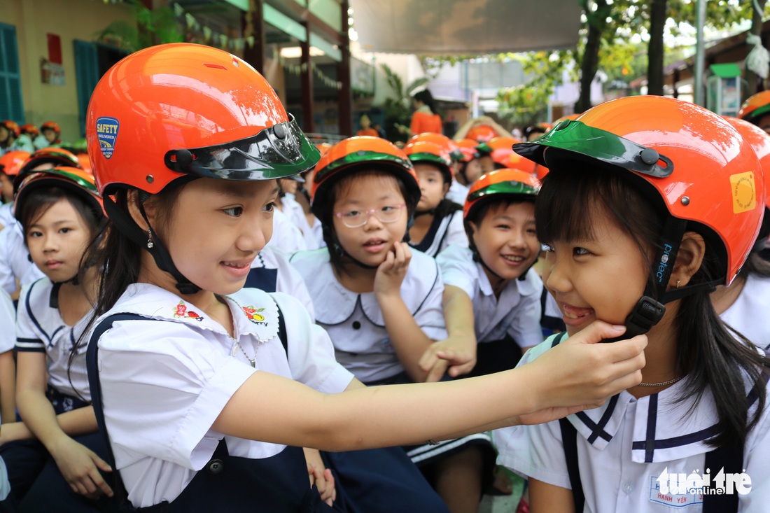 Phát động chiến dịch Đội mũ cho con - Ảnh 4. Phát động chiến dịch Đội mũ cho con - Ảnh 4.