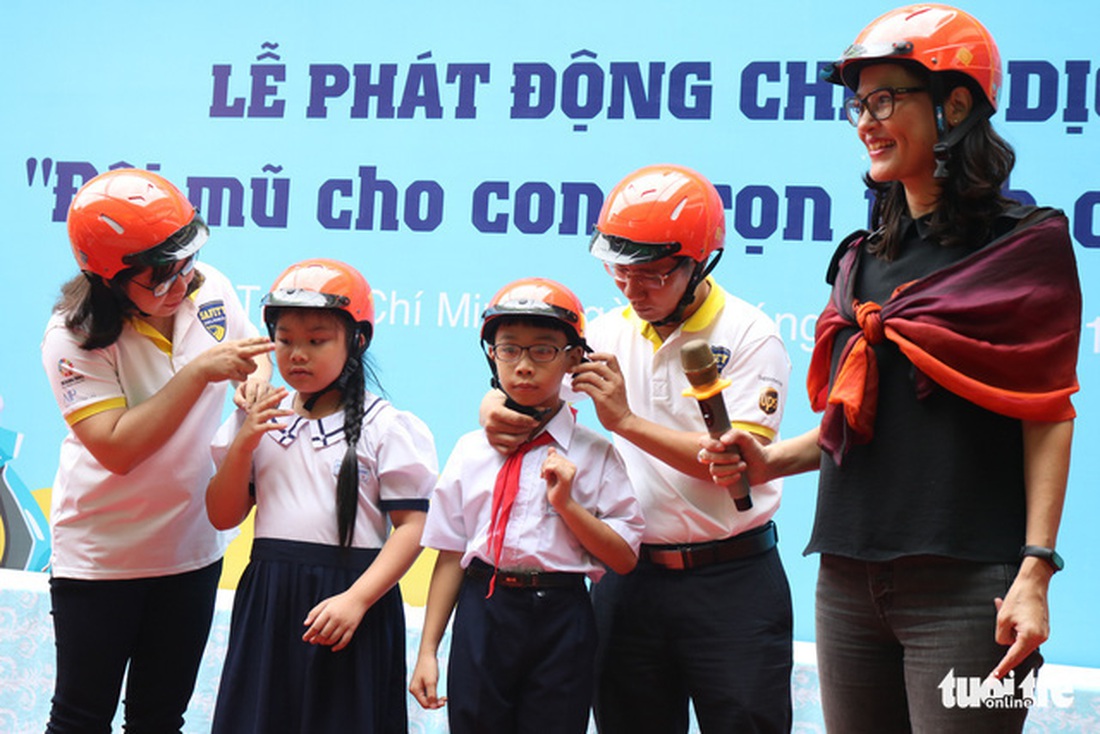 Phát động chiến dịch Đội mũ cho con - Ảnh 2. Phát động chiến dịch Đội mũ cho con - Ảnh 2.