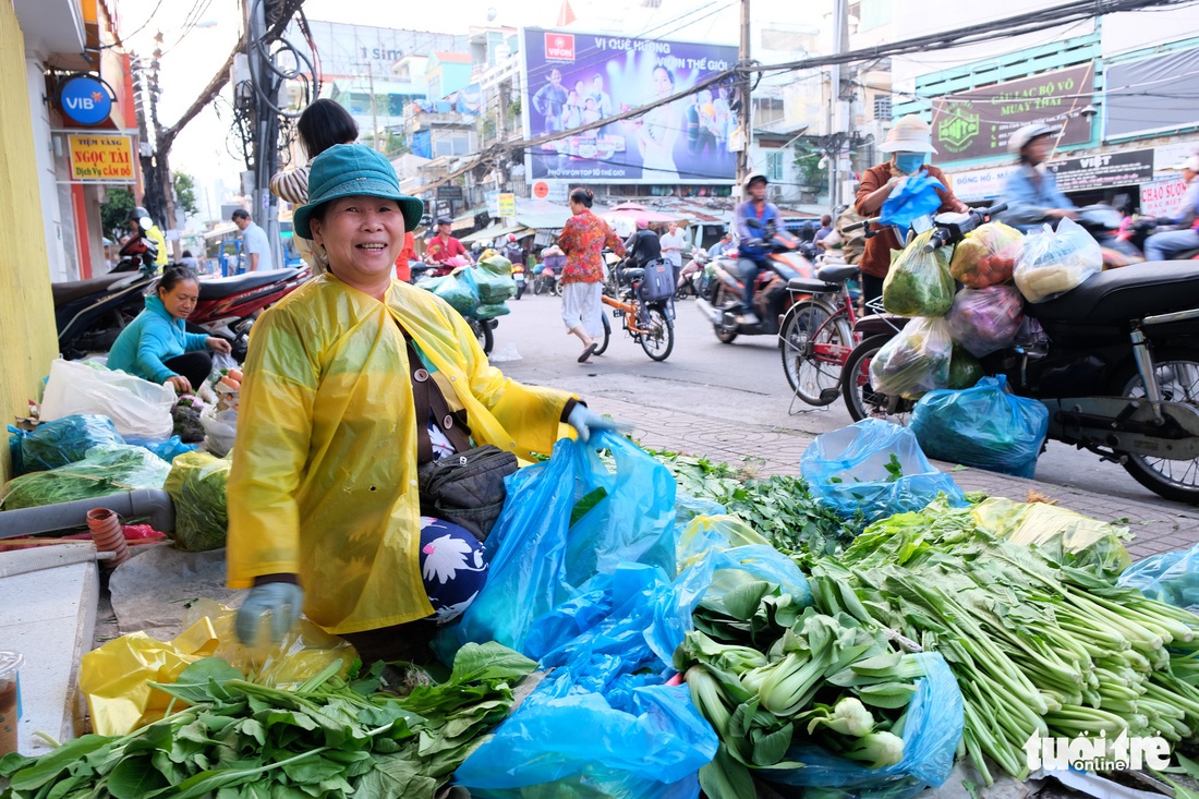 Mưu sinh trong đêm lạnh Sài Gòn - Ảnh 9.