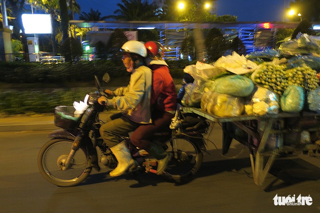 Mưu sinh trong đêm lạnh Sài Gòn - Ảnh 8.