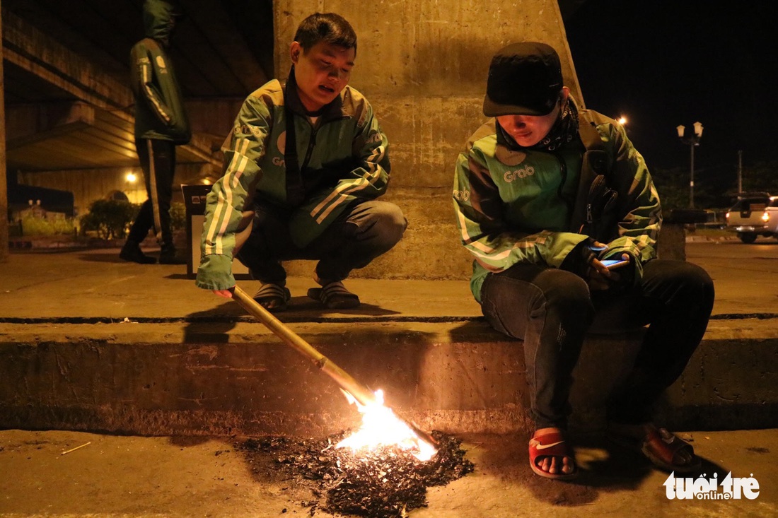 Mưu sinh trong đêm lạnh Sài Gòn - Ảnh 6.