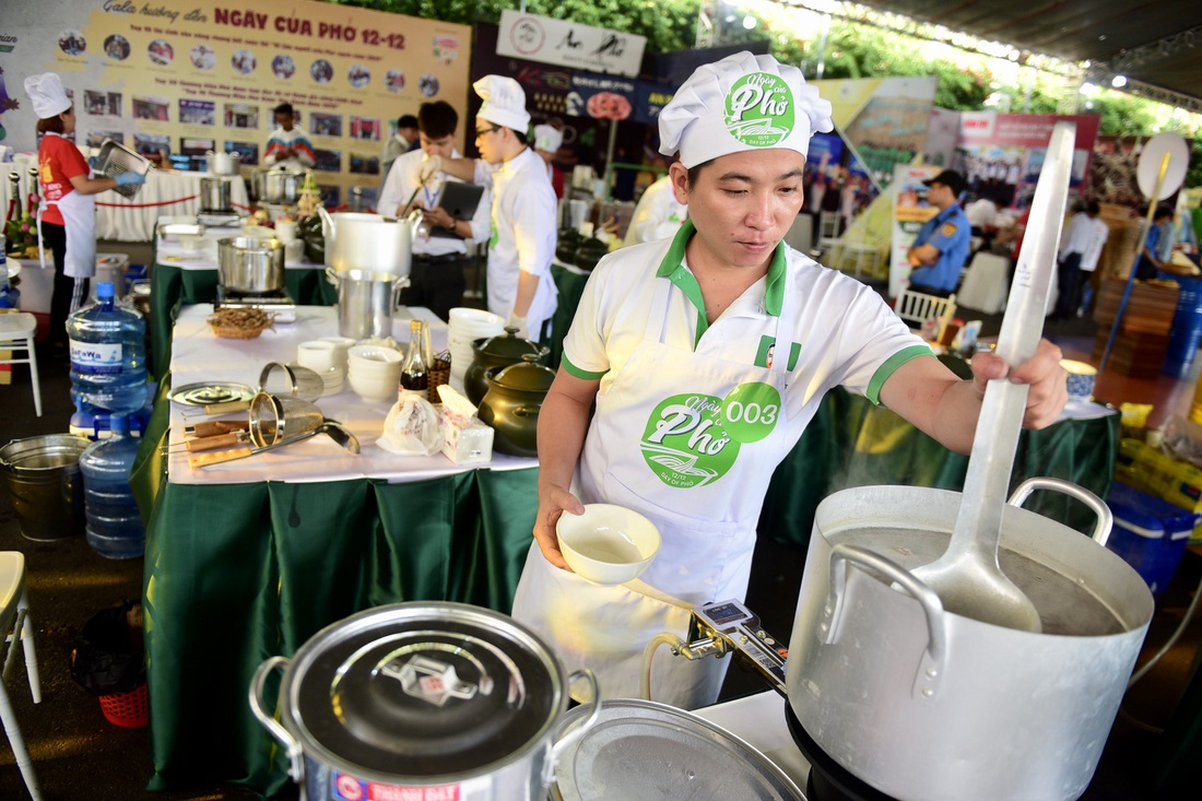 Ngày của Phở 2019: Những bếp phở đã đỏ lửa - Ảnh 10.