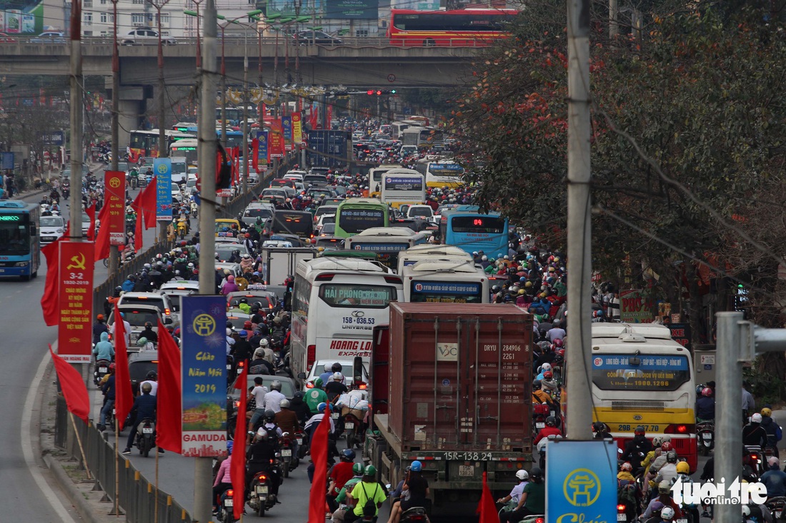 Ngõ về Hà Nội kẹt cứng, ngõ ra thong dong - Ảnh 2.