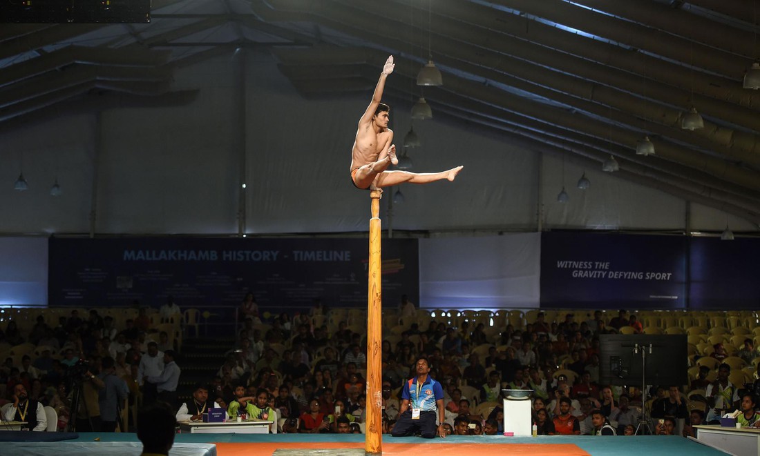 Ngỡ ngàng với ‘Yoga trên cột’ - Ảnh 9.