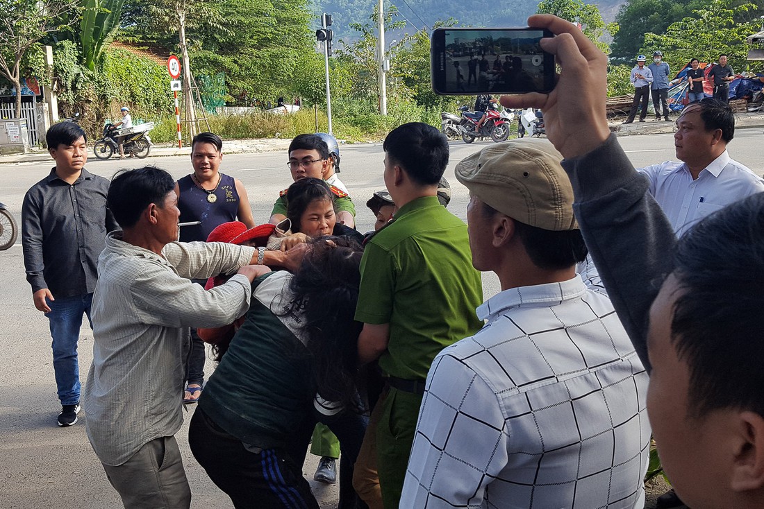 Bãi rác Khánh Sơn cao như núi, đang tiếp tục cao thêm - Ảnh 10.