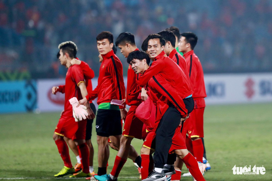 Những khoảnh khắc lịch sử của ĐT Việt Nam tại AFF cup 2018 - Ảnh 14.