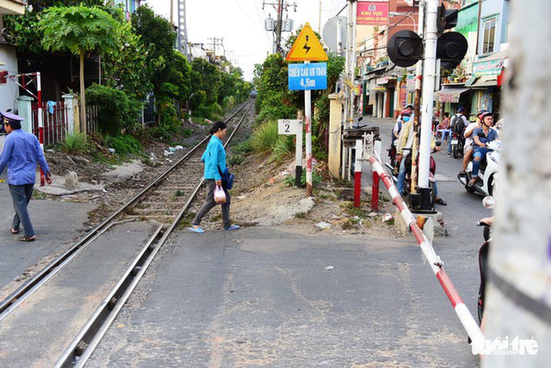 Đừng đùa với tàu lửa - Ảnh 13.