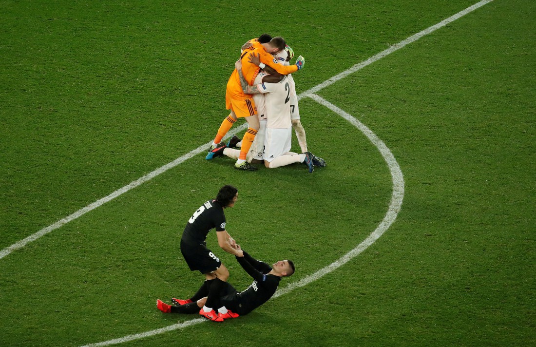 Nụ cười M.U, nước mắt PSG - Ảnh 9. Nụ cười M.U, nước mắt PSG - Ảnh 9.
