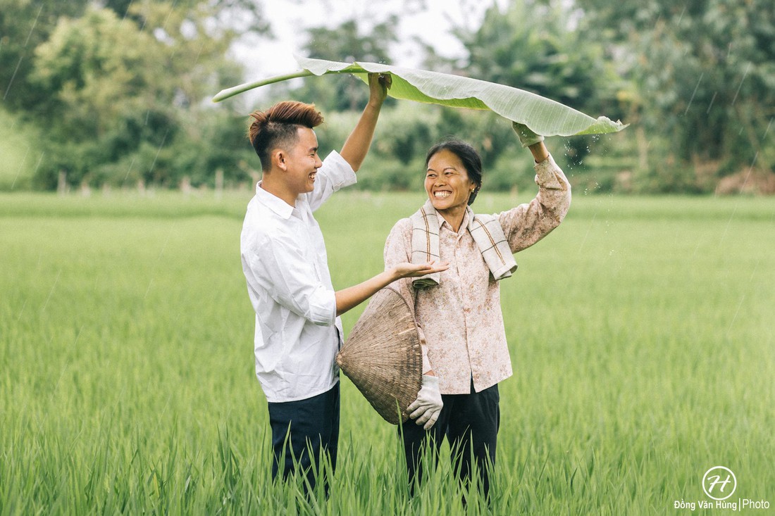 Bộ ảnh ý nghĩa ngày 8-3: Mẹ là cả tuổi thơ - Ảnh 2.