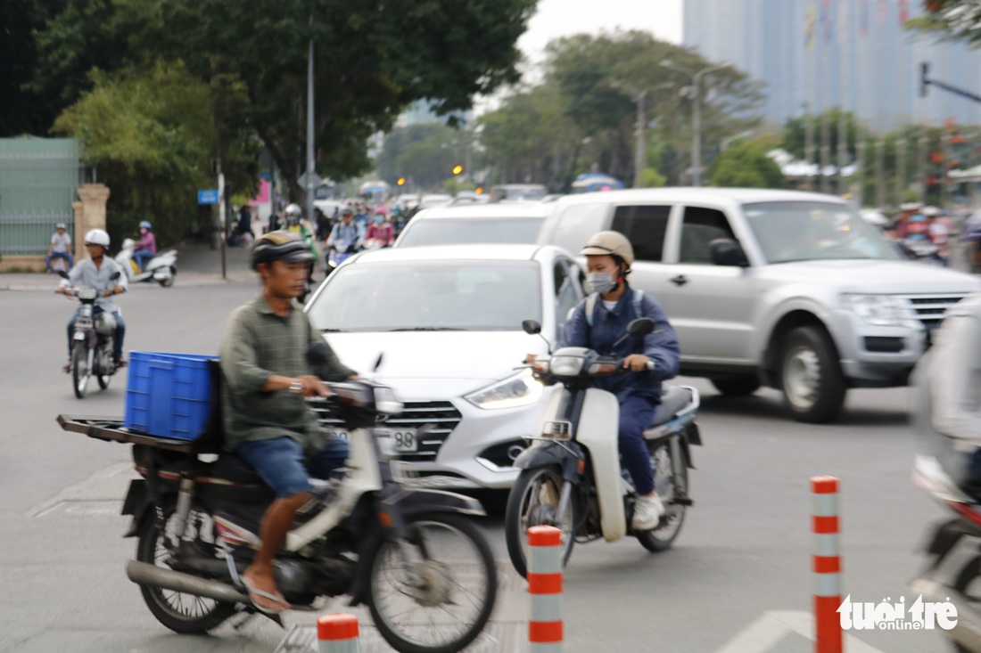 Những cung đường tử thần đáng sợ ở TP.HCM - Ảnh 6.