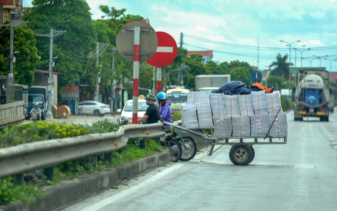 Tai nạn giao thông liên tiếp trên quốc lộ 5: Hiểm họa từ lối mở sang đường - Ảnh 2.