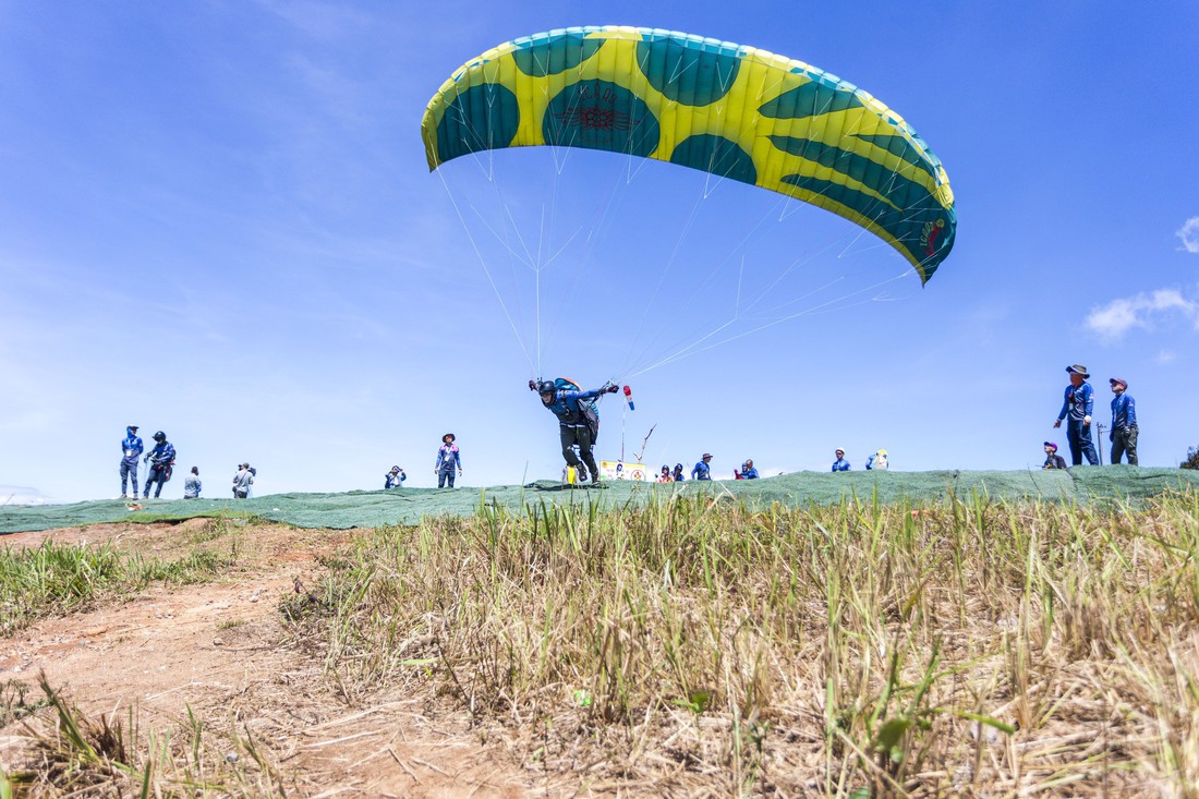 Dù lượn ‘Bay trên Tiên Sa’ - Ảnh 6.