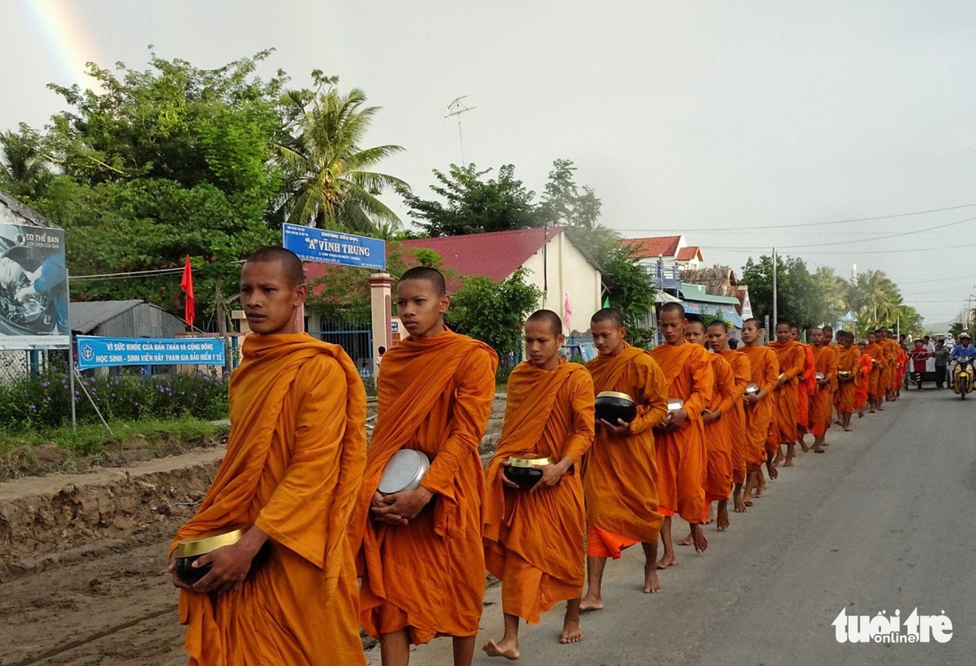 Bình dị mà rạng rỡ trên cánh đồng lúa Tà Pạ ở Tri Tôn - Ảnh 13.