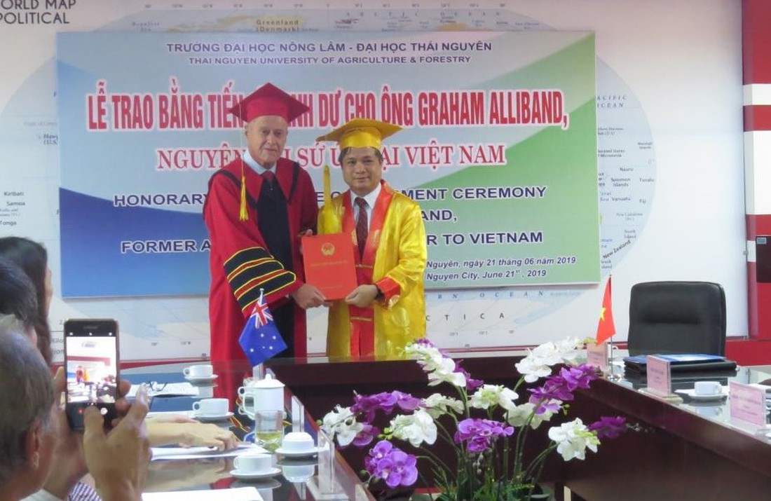 Graham Alliband: Cựu đại sứ 47 năm gắn bó với Việt Nam - Ảnh 2.