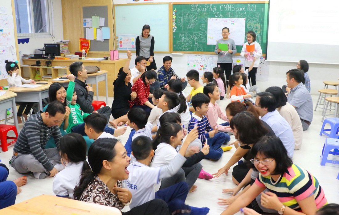 Học trò tiểu học tổ chức họp các bố mẹ - Ảnh 6.